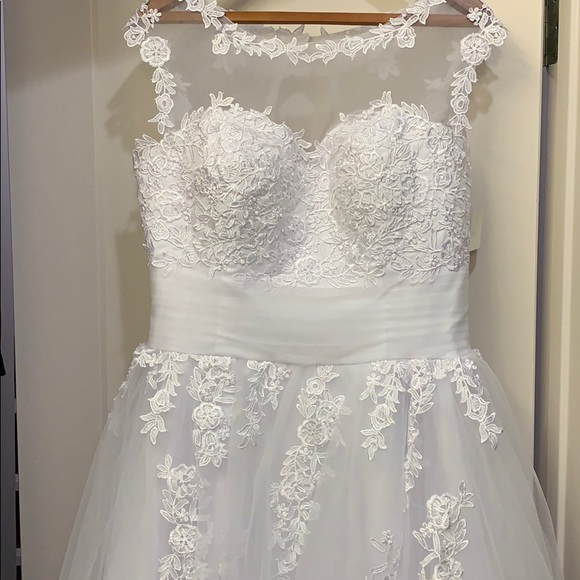 Dresses & Skirts - Wedding Grown *NEW*